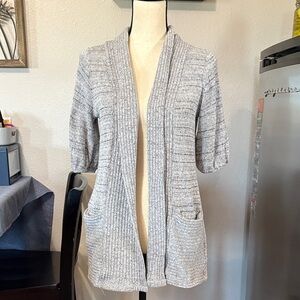 Threads Women’s Size L Short Sleeve 2 Pocket Lightweight Sweater